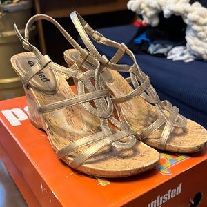 Unlisted gold cork wedges